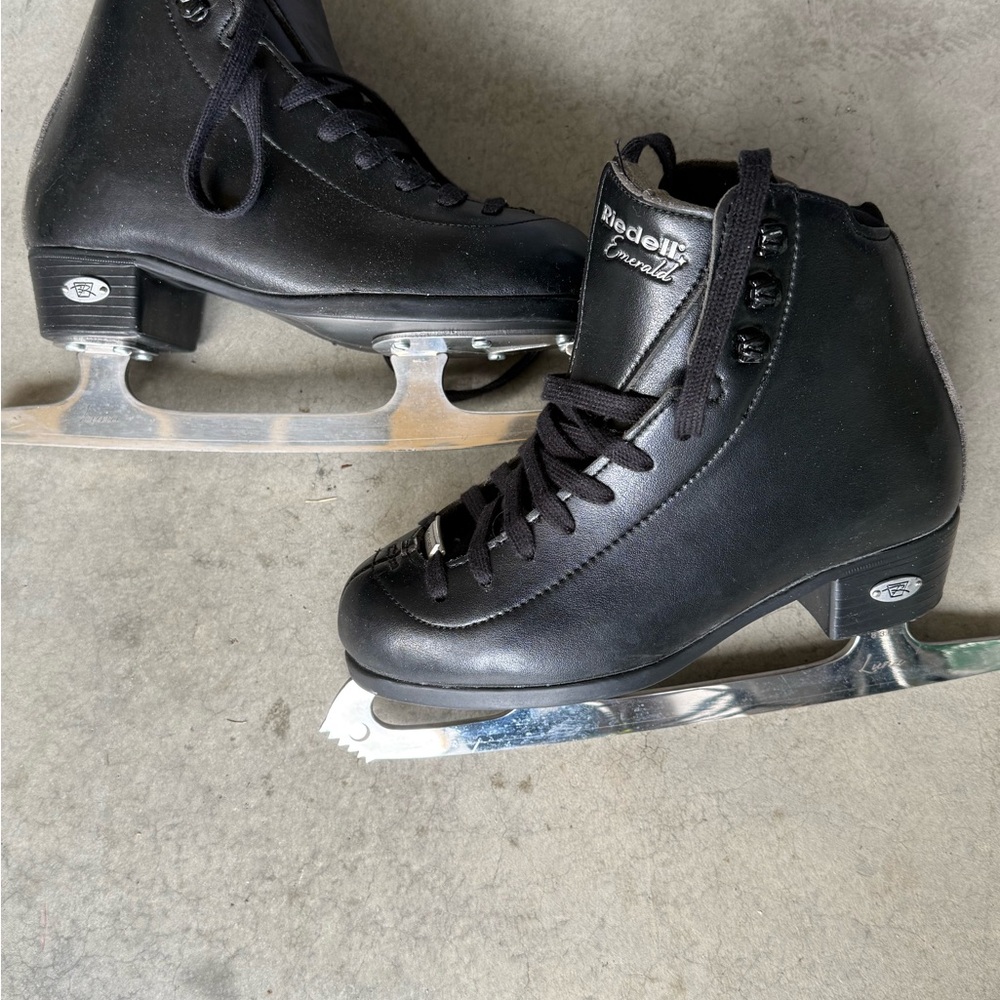 Riedel Black Ice Skates